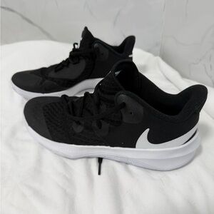 Nike Women's Black and White Athletic Shoes